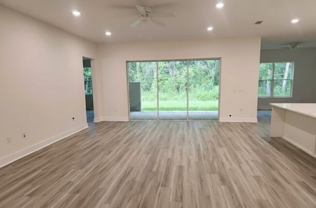 Building Photo - 9431 Rosebud Cir