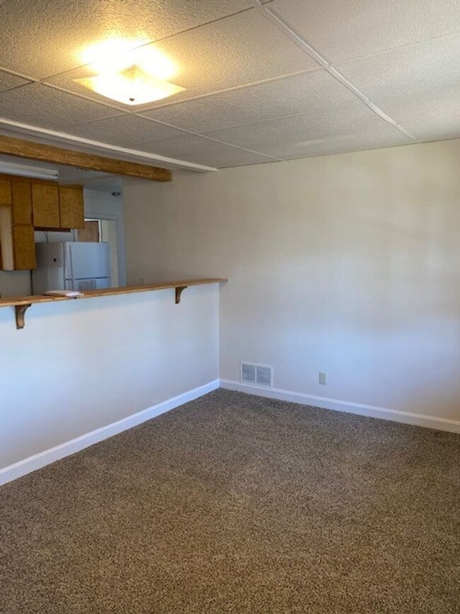 Building Photo - ALL PROSPECTIVE TENANTS MUST SUBMIT A $58 ...