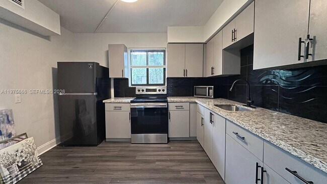 Building Photo - 320 SW 29th Rd