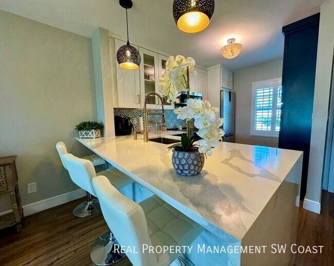 Primary Photo - 6300 South Pointe Blvd