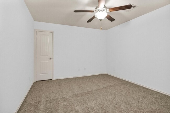 Building Photo - 2730 Donellan Dr