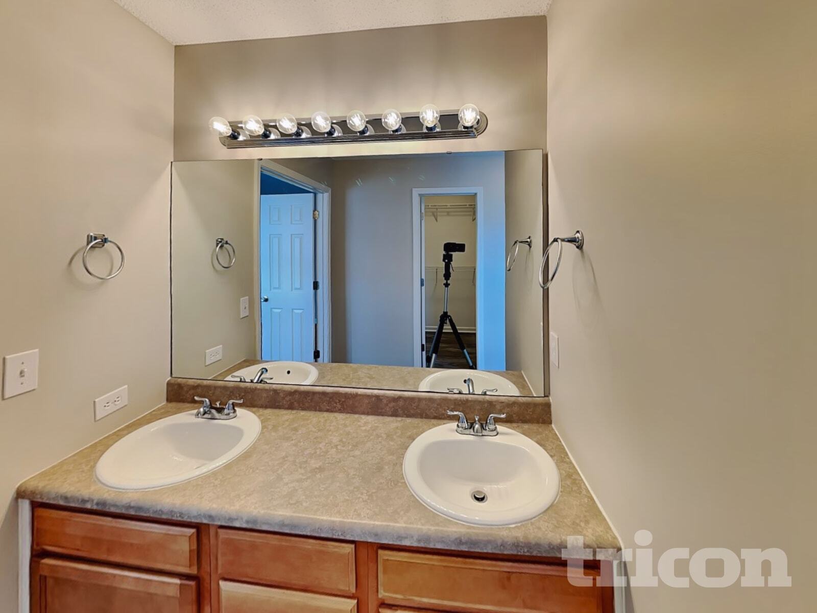 Building Photo - 136 Cherry Laurel Dr