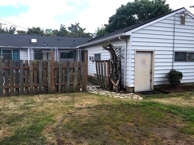 Building Photo - 4309 SE 113th Ave