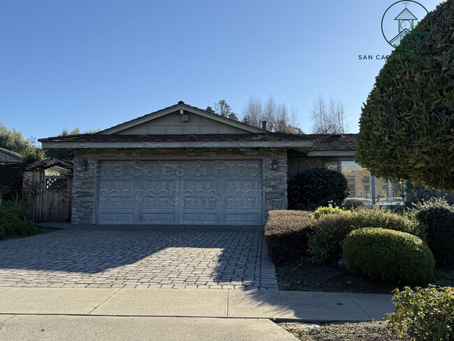 Building Photo - Spacious Single Level Ranch Style Home in ...