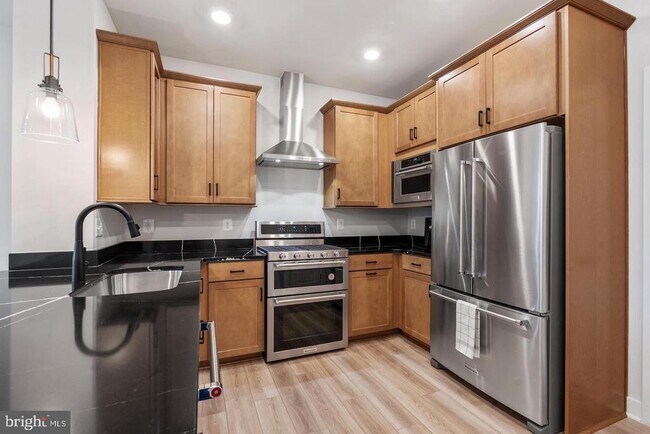 Building Photo - 45176 Drowes Ter