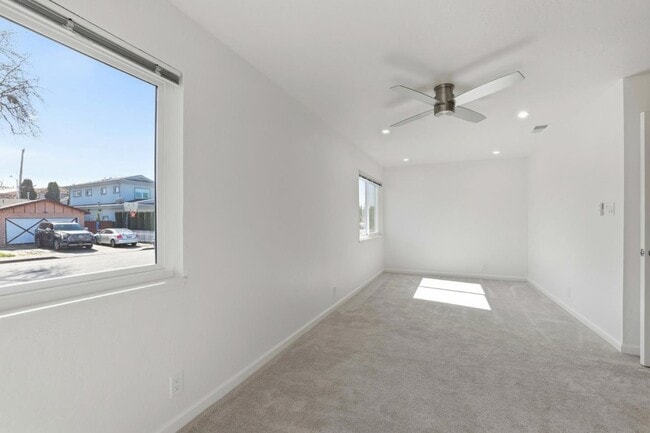 Building Photo - 1861 Nelson Dr