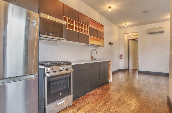 Building Photo - 43 Thorne St