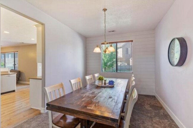 Building Photo - BEAUTIFUL HOME IN DESIRABLE SPRING CREEK R...