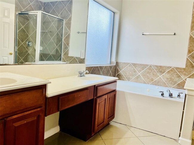 Building Photo - 13715 Branford Greens Dr