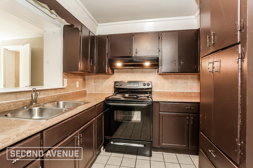 Building Photo - 7938 Lake Park Ct