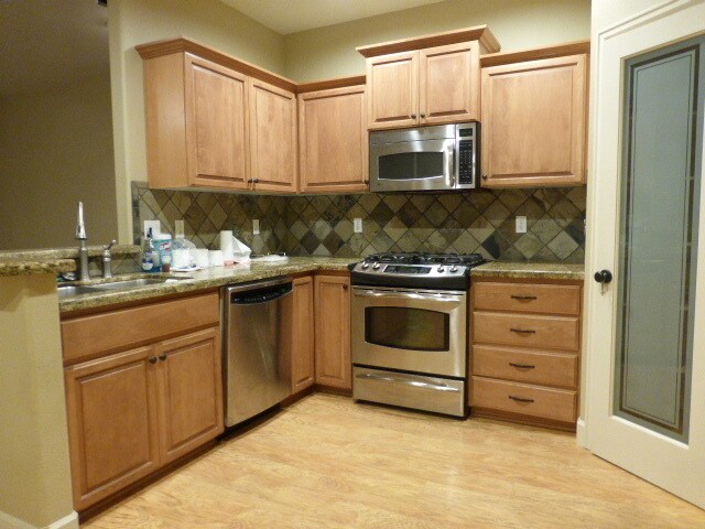 Building Photo - Bethany Town Home Available