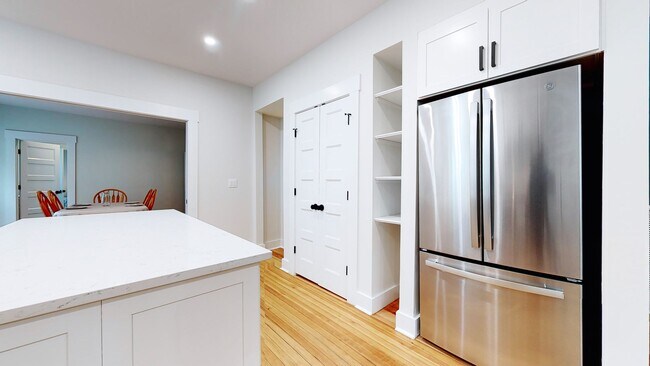 Building Photo - 276-278 Willow St