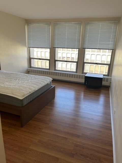 bedroom - 1450 E 55th Pl