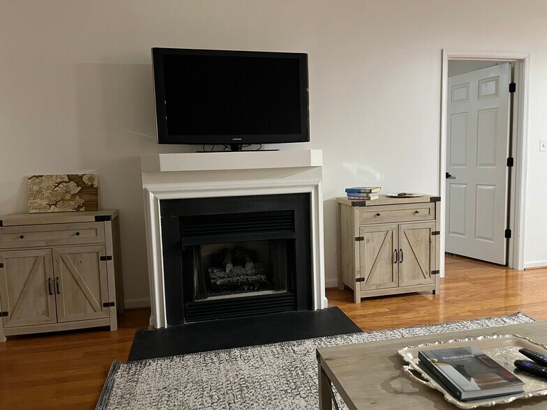 Building Photo - 2024 Gov Thomas Bladen Way