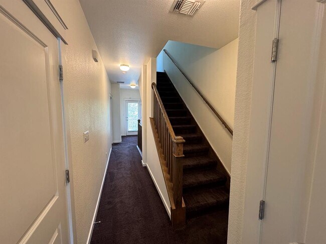 Building Photo - 2033 Philomena St