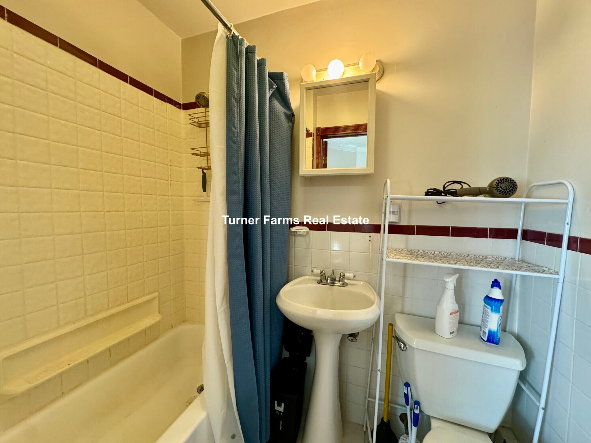 Building Photo - 19 Monmouth St