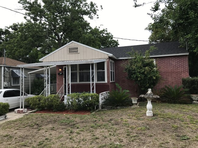 Primary Photo - Gorgeously Renovated, 2 BR, 2 BA Home in D...