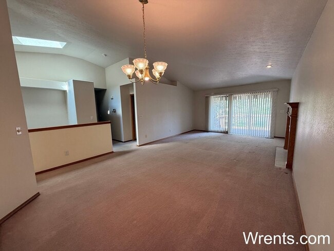 Building Photo - Hangman Creek 3 bed 3 bath includes W/S/G,...