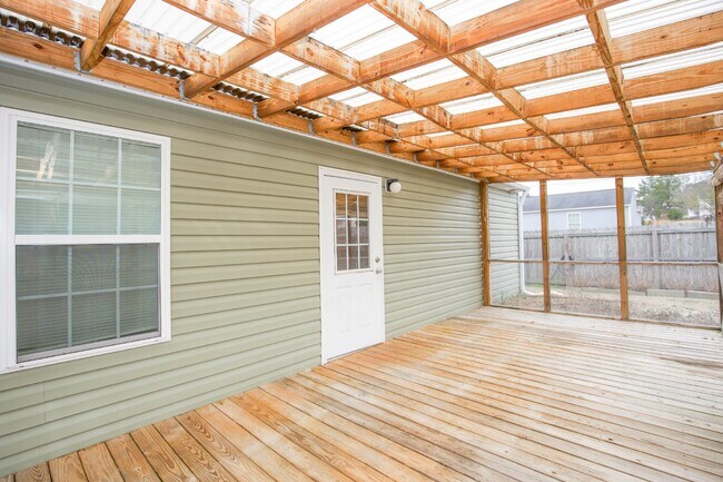 Building Photo - "Charming 3 Bed, 2 Bath Home in Spring Lak...