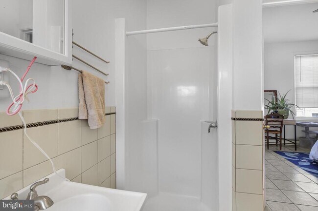 Building Photo - 2010 E York St