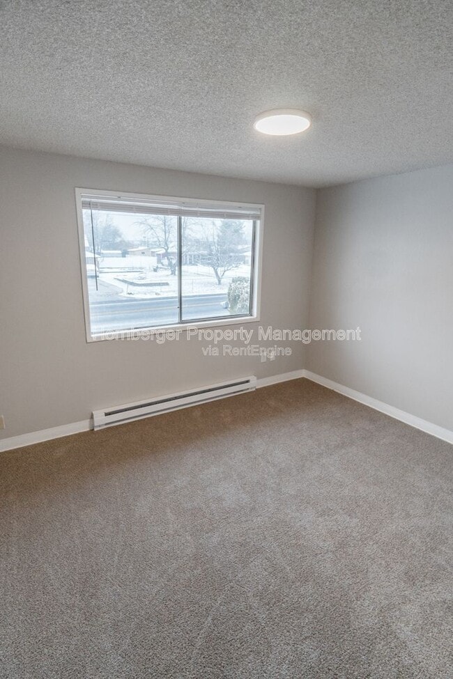 Building Photo - 10119 E Empire Ave