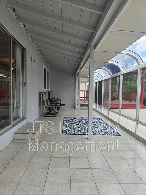 Building Photo - 1033 Woodshire Way