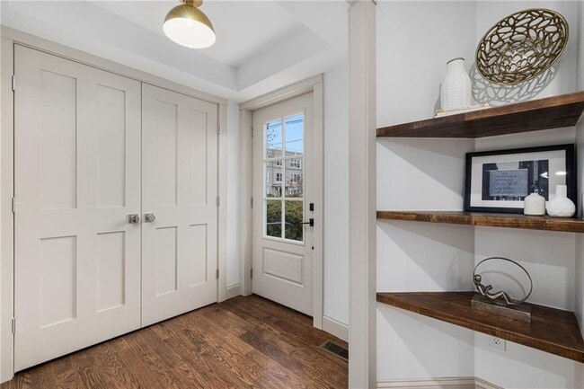 Building Photo - 214 Camp St