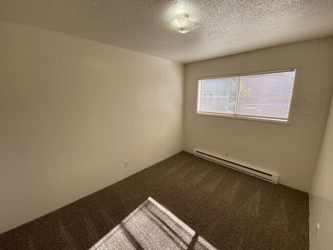 Building Photo - 550 SW Levens St