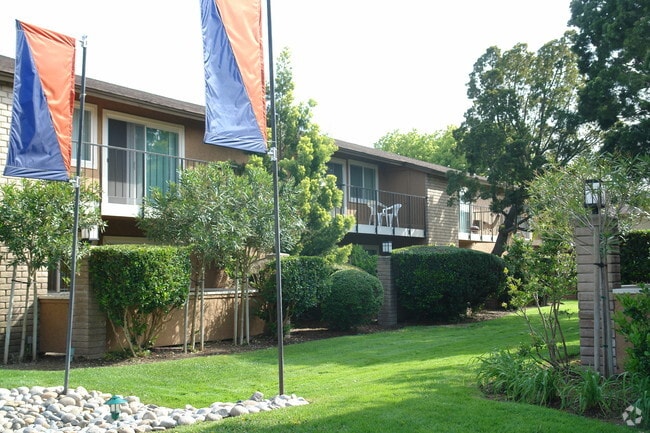 Building Photo - Raintree Apartments