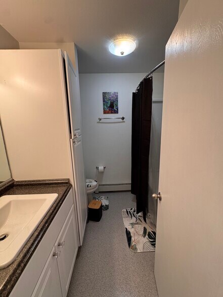 Building Photo - 1660 Eastridge Dr