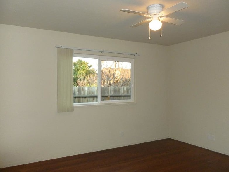 Building Photo - 439 Central Ct