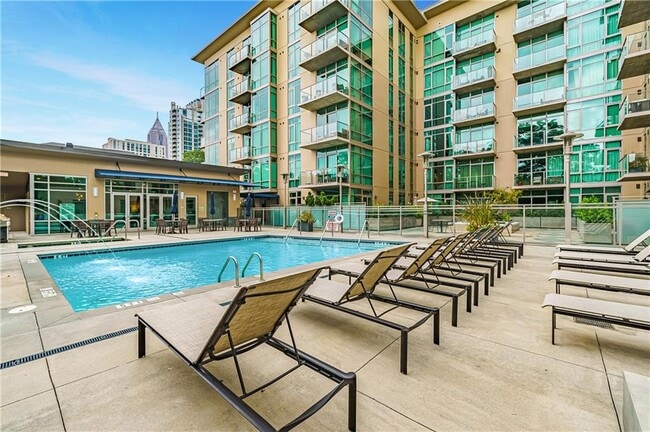 Building Photo - 905 Juniper St NE