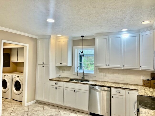 Building Photo - 32 Donley Dr NW