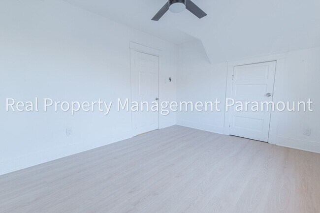 Building Photo - 433 W 56th St