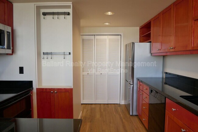 Building Photo - 2125 1st Ave