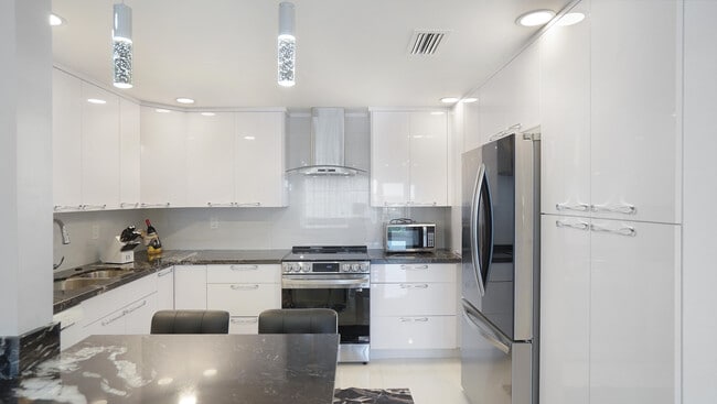 Building Photo - 3550 Galt Ocean Dr