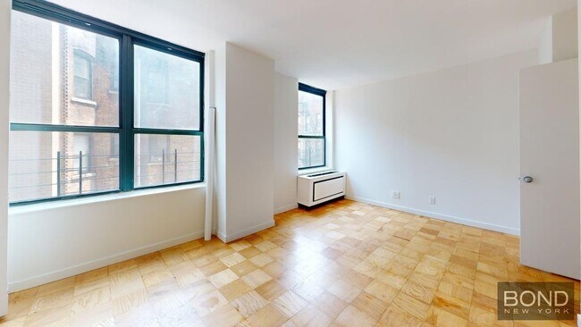 Building Photo - 247 W 87th St
