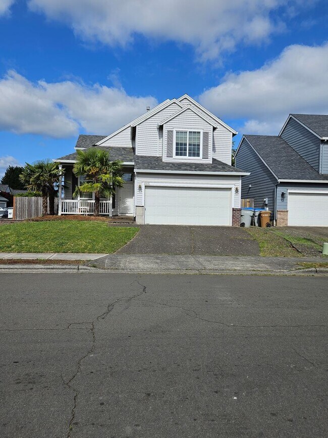 Primary Photo - Spacious 4 bedroom, 2 1/2 bath House