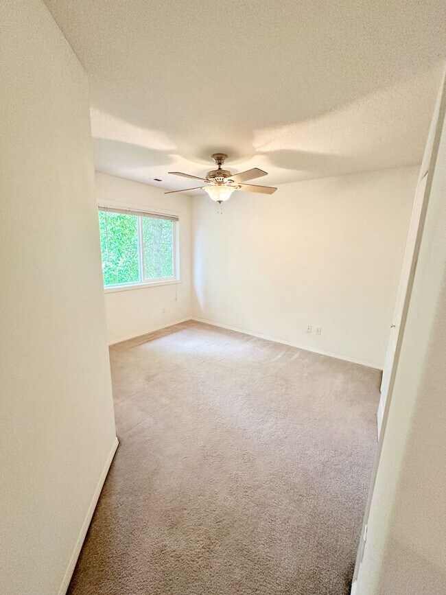 Building Photo - Gorgeous 4-Bedroom, 2.5-Bathroom House in Beaverton