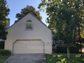 Building Photo - 1304 Foothill Dr