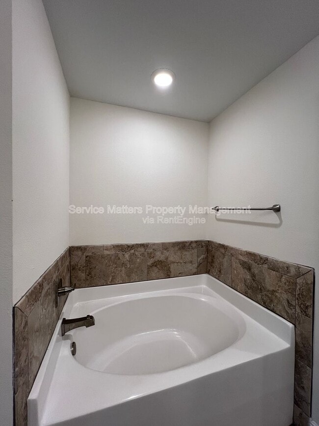 Building Photo - 4527 Plowman Ln