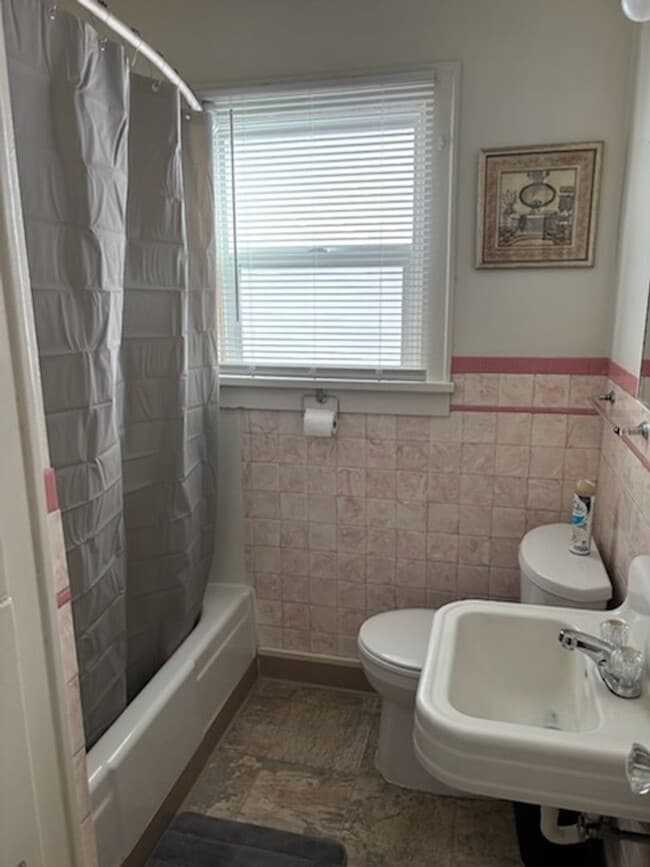 Building Photo - 307 9th St