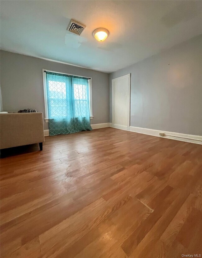 Building Photo - 17 1/2 Wallkill Ave