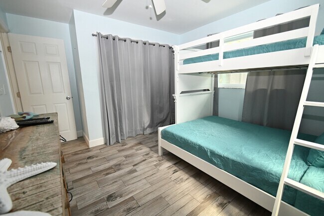 Building Photo - 206 Cape Coral Pkwy W