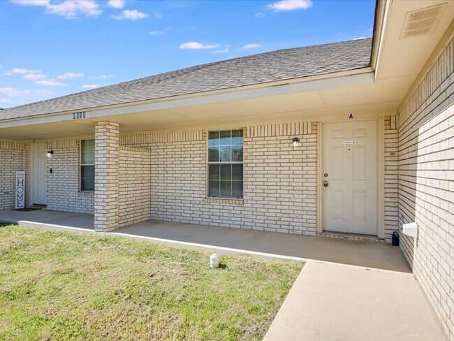 Building Photo - 3805 El Paso Dr