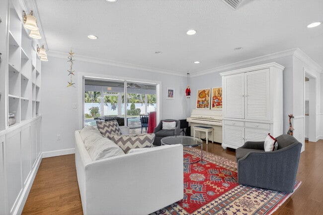 Building Photo - 1010 SW 2nd St