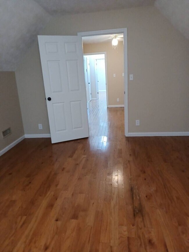 Building Photo - 421 Bluff Dr