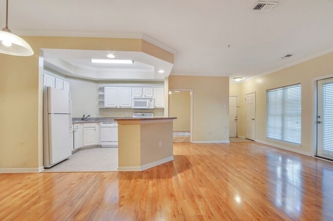 Building Photo - HOLIDAY CHEER - 50% Off 1st Month's Rent