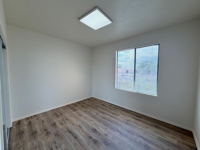 Building Photo - 1105 Meadowlark Way SE