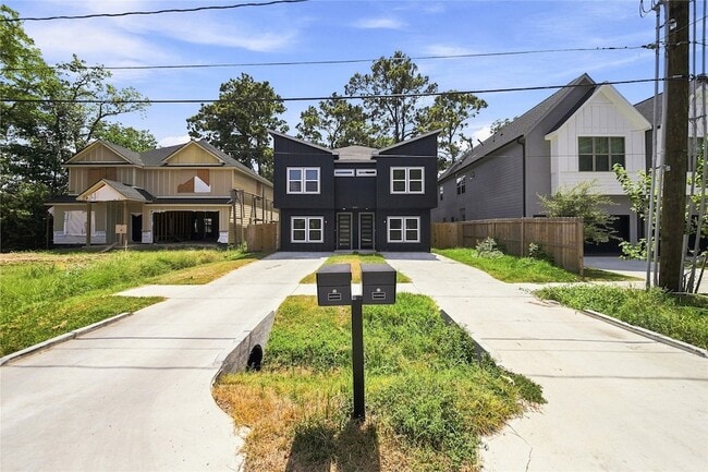 Building Photo - 5610 Kittridge St